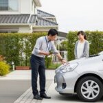 ディーラー下取りと買取の査定を比較｜どちらが高く売れる？