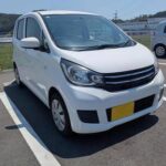 軽自動車のナンバープレート、なぜ右寄りなの？