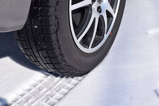 スタッドレスタイヤの種類と特徴を解説!