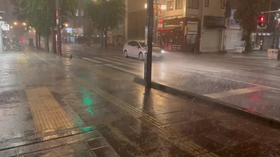 【呉市の皆様】ゲリラ豪雨で道路が冠水！愛車が水没しかけたらどうする？命を守る緊急対策を解説