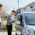 🚗 オークション代行と買取はどっちが得？手数料やトラブルのリスクを徹底比較